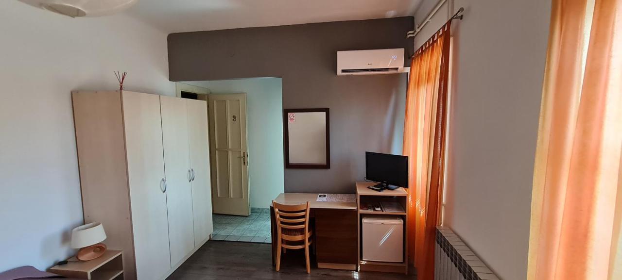 Rooms Lara Загреб Екстериор снимка